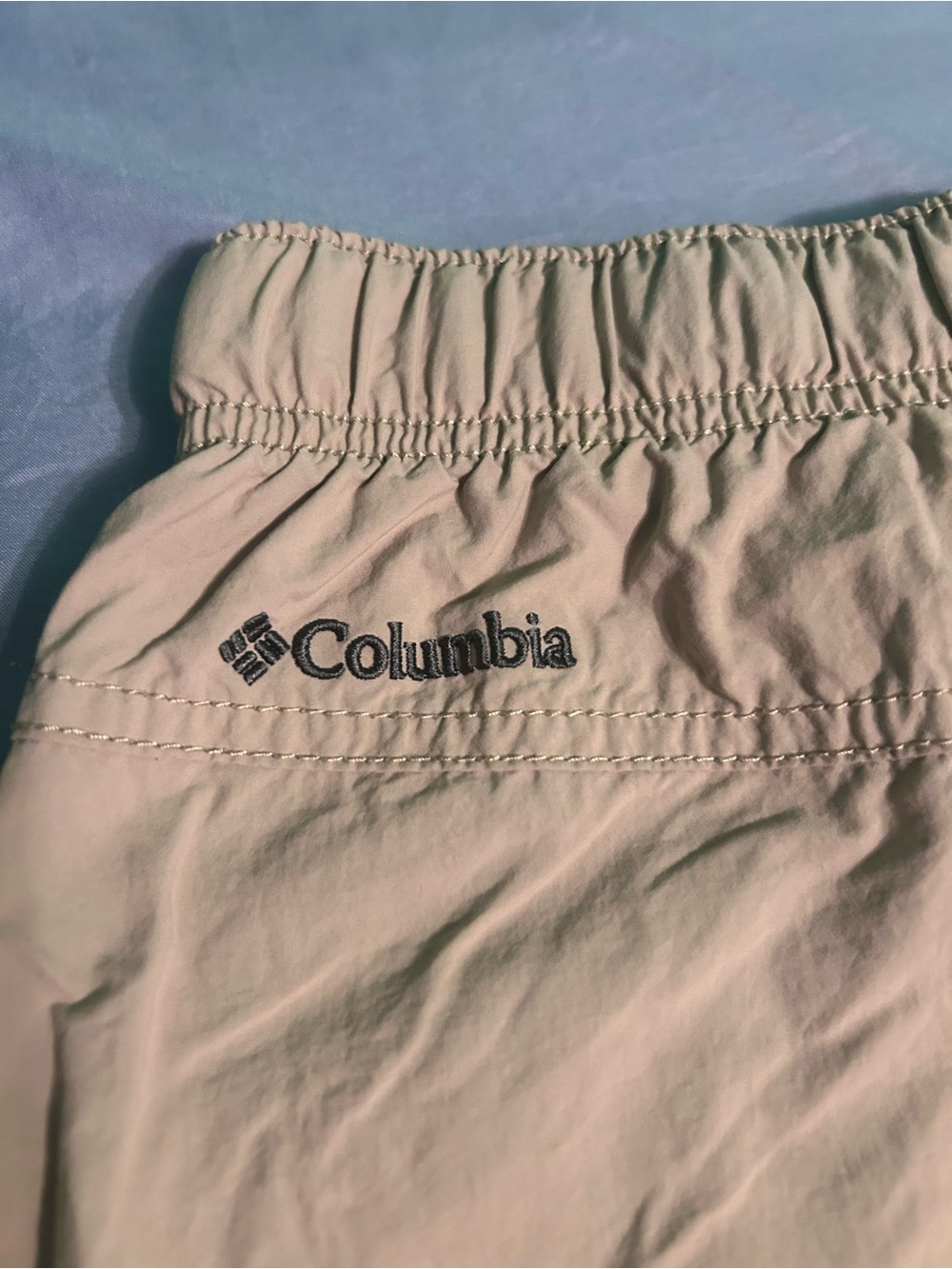 Columbia Men's Light Tan Shorts with Black Logo size medium